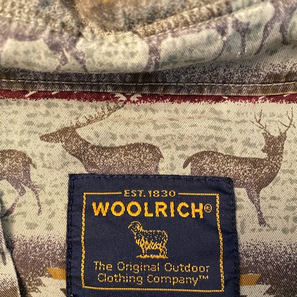 Super sick deer button up 🦌🦌🦌 - Picture 3 of 4